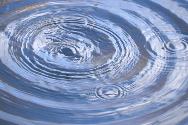 Een Close Van Verschillende Rimpelingen Het Water — Stockfoto