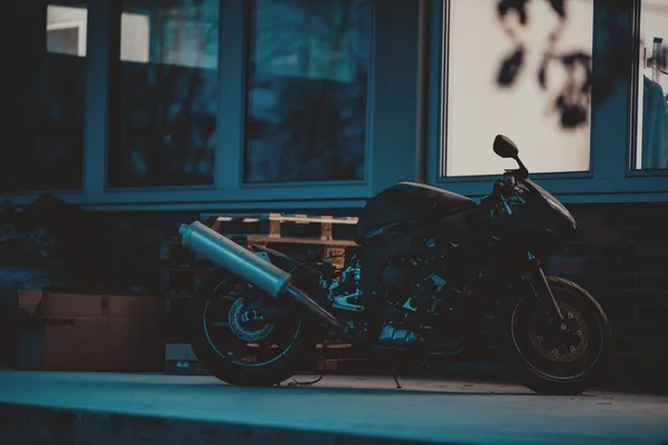 Black Motorbike Parked Window — Stock Photo, Image