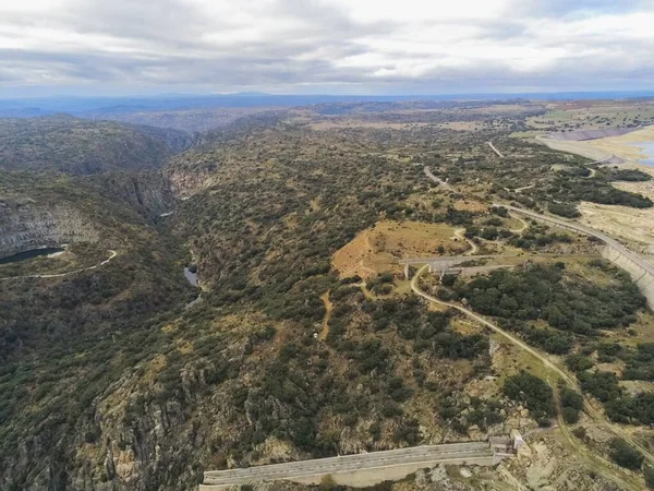 Plano Aéreo Una Montaña Bajo Cielo Nublado Salamanca España —  Fotos de Stock