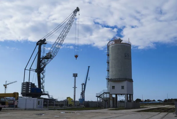 Hırvatistan Gazenica Kentinde Gündüz Vakti Petrol Siloları — Stok fotoğraf