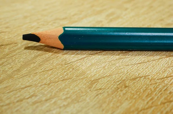 Tiro Close Lápis Colorido Uma Superfície Madeira — Fotografia de Stock