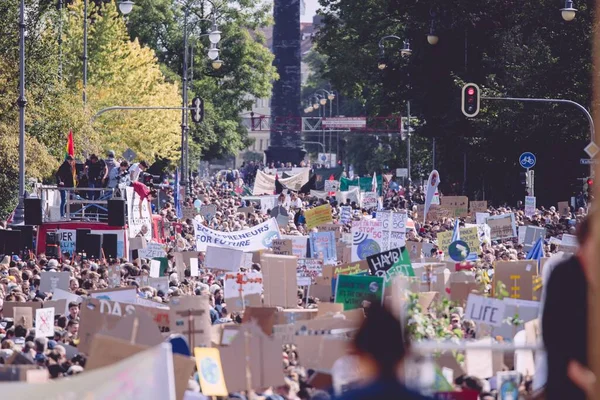 ミュンヘン ドイツ 2019年9月20日 将来の緑のエネルギー気候変動の動きのための抗議ストライキ金曜日の空中ビューとミュンヘンの40 000人との署名 — ストック写真
