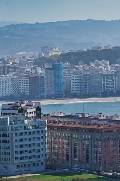 Svislý Výhled Budovy Moře Coruna Galicie Španělsko — Stock fotografie