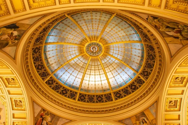 プラハ チェコ共和国 2019年11月23日 プラハの国立博物館の天井 素晴らしいインテリア — ストック写真