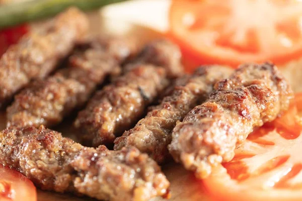 Zbliżenie Kebaba Zamazanym Tłem Fotografia Żywności — Zdjęcie stockowe