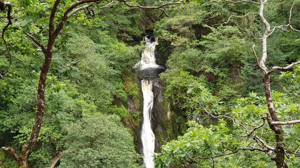 Schöne Aufnahme Eines Wasserfalls Den Devil Bridge Falls Pontarfynach Großbritannien — Stockfoto