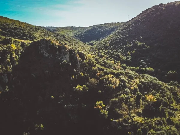 Eine Schöne Aufnahme Der Bewaldeten Berge Bei Arribes Del Duero — Stockfoto
