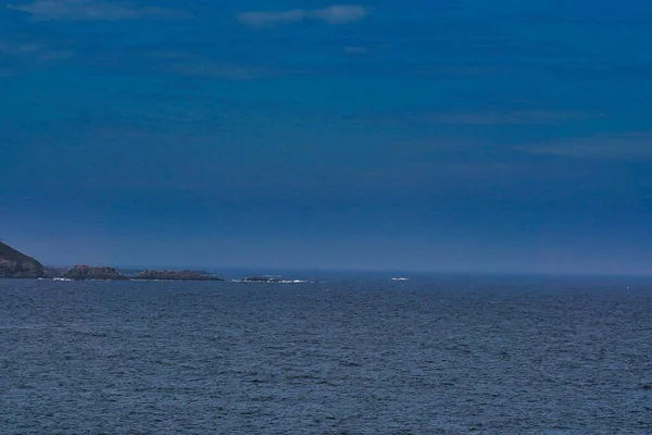 西班牙科律纳蓝天下的大海美景 — 图库照片