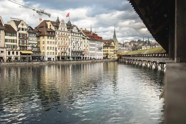 Kota Lucerne Dikelilingi Sungai Reuss Dan Jembatan Kapel Lucerne Swiss — Stok Foto