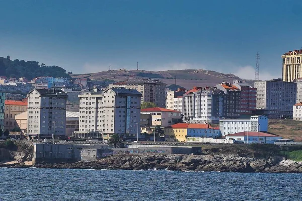 Vacker Bild Byggnader Fjärran Blå Himmel Coruna Galicien Spanien — Stockfoto