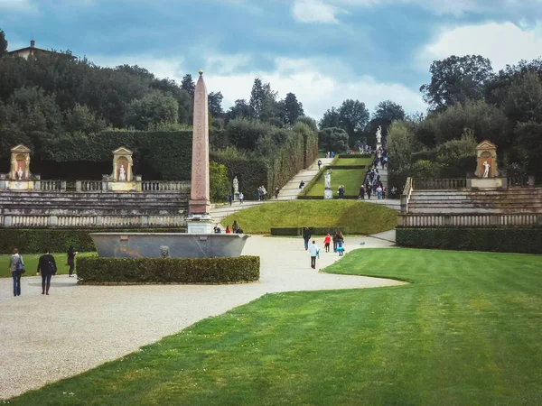 Parque Con Gente Paseando Por Florencia Italia —  Fotos de Stock