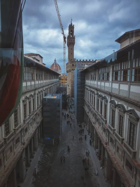 Vysoký Úhel Záběru Uffizi Galerie Turisty Hodinovou Věží Palazzo Vecchio — Stock fotografie