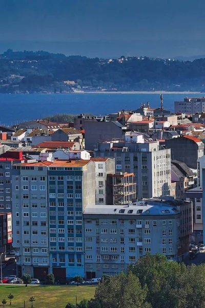 Vertikální Záběr Budov Pobřeží Městě Coruna Galicii Španělsku Během Dne — Stock fotografie