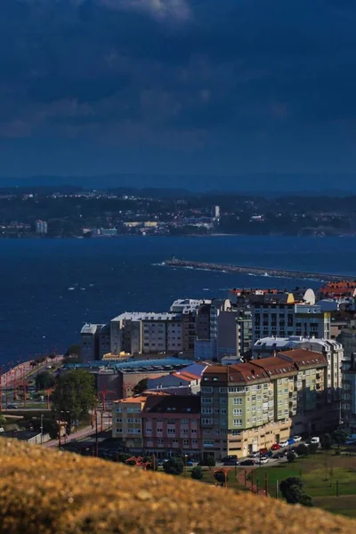 Függőleges Nagy Szög Lövés Épületek Közelében Tenger Coruna Város Galícia — Stock Fotó