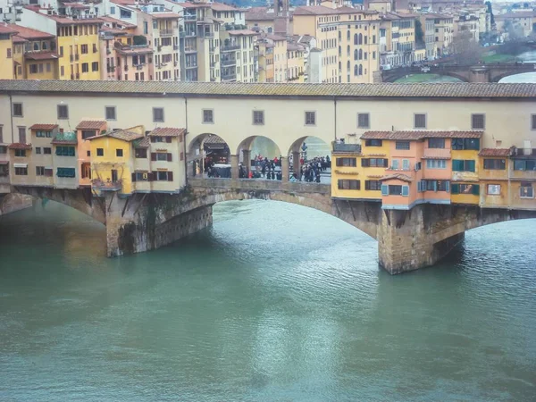 Una Hermosa Toma Ponte Vecchio Llena Gente Florencia Italia — Foto de Stock