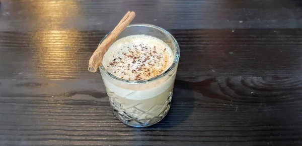 Eine Aufnahme Von Einem Kaffee Glas Mit Milchschaum Auf Der — Stockfoto