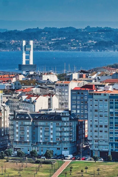 Vacker Bild Byggnader Med Hav Och Kullar Bakgrunden Coruna Galicien — Stockfoto