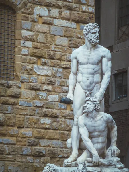 Een Verticaal Close Shot Van Beelden Van Uffizi Gallery Florence — Stockfoto