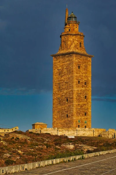 西班牙海克力士塔的垂直拍摄 — 图库照片