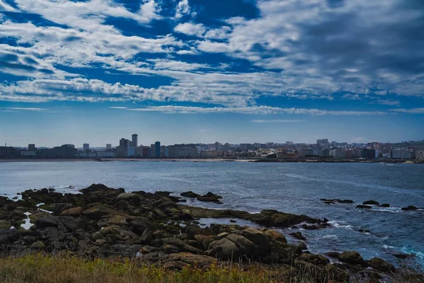 Чудове Море Будинками Відстані Коруні Галісія Іспанія — стокове фото