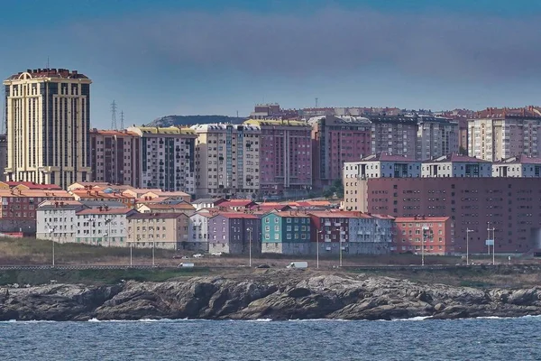 Egy Gyönyörű Felvétel Tengerparti Épületekről Coruna Városban Galíciában Spanyolországban Tiszta — Stock Fotó