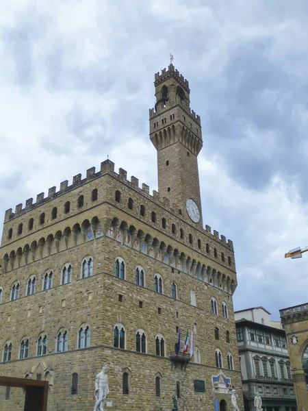 Plano Vertical Bajo Ángulo Del Palazzo Vecchio Florencia Italia — Foto de Stock