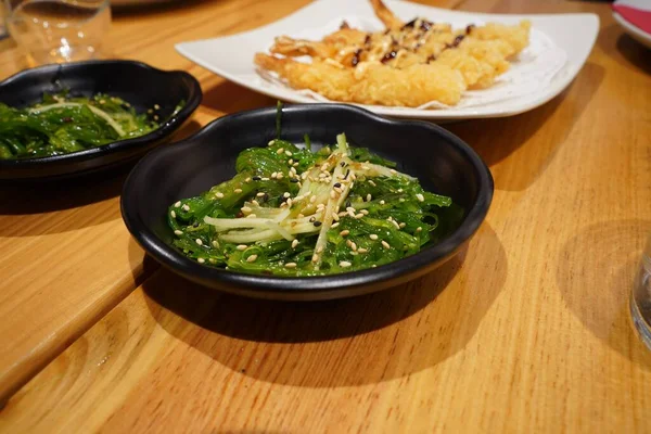 Sudut Tinggi Closeup Shot Masakan Timur Hidangan Atas Meja Kayu — Stok Foto