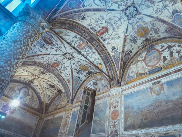 Palazzo Vecchios Vackra Valvtak Florens Italien Med Intrikata Målningar — Stockfoto