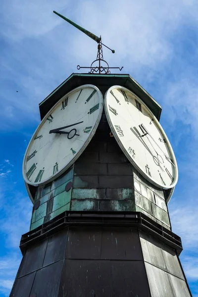Primer Plano Vertical Torre Del Reloj Aker Brygge Uno Los —  Fotos de Stock