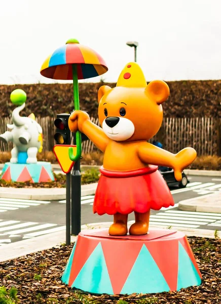 Kownaty Polónia Janeiro 2019 Figura Urso Marrom Uma Pista Corrida — Fotografia de Stock