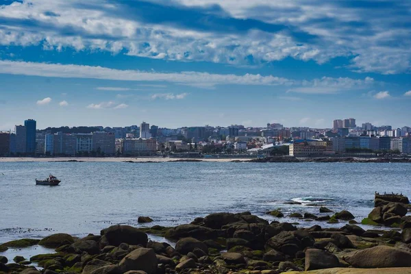 Eine Schöne Aufnahme Von Gebäuden Der Ferne Coruna Galicien Spanien — Stockfoto