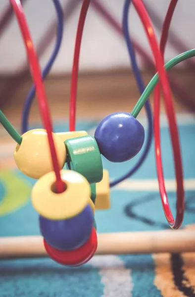 Krásný Záběr Barevné Hračky Pro Děti Modrém Koberci Pokoji — Stock fotografie