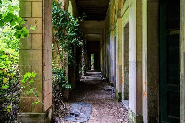 Hospital Arruinado Está Desmoronando Ilha Poveglia Abandonada Supostamente Assombrada Itália — Fotografia de Stock