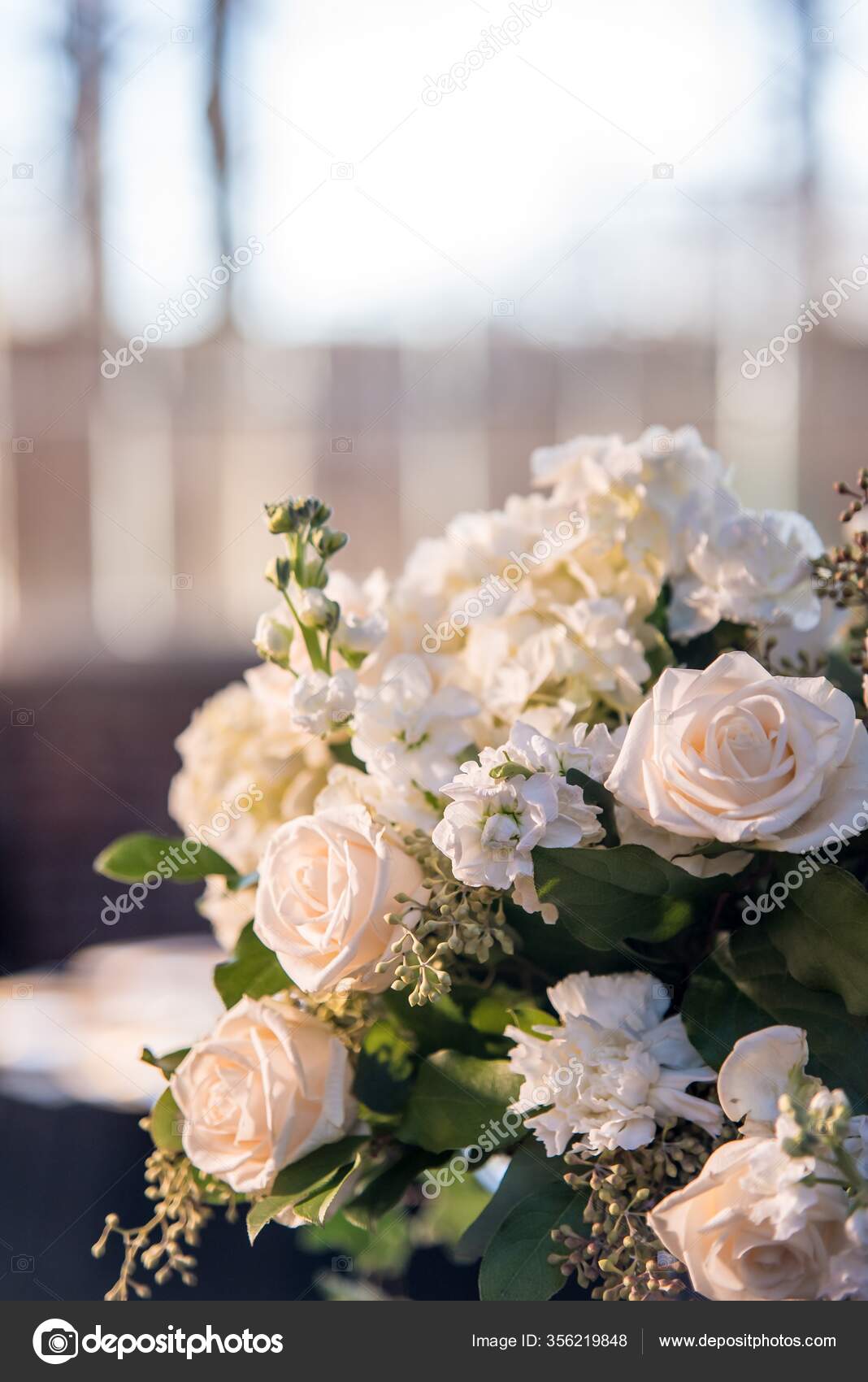 Primer Plano Vertical Elegante Ramo Bodas Con Hermosas Rosas Blancas: fotografía de stock © Wirestock #356219848 | Depositphotos Primer Plano Vertical Elegante Ramo Bodas Con Hermosas Rosas Blancas: fotografía de stock © Wirestock #356219848 | Depositphotos