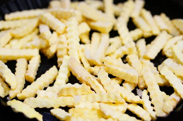 Selective Focus Shot Crinkle Cut French Fries Black Pan — Stock Photo, Image