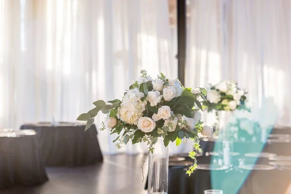 Elegant Wedding Bouquet Beautiful White Roses Table — Stock Photo, Image