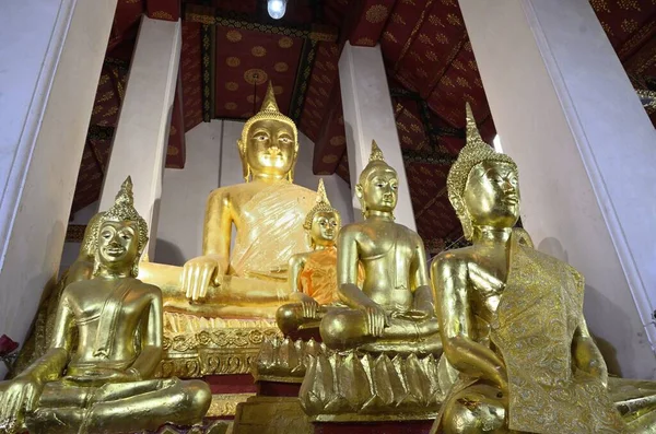 Několik Zlatých Soch Vedle Sebe Chrámu Wat Arun Bangkoku Thajsko — Stock fotografie