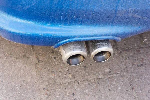 特写镜头汽车排气管的特写镜头 — 图库照片