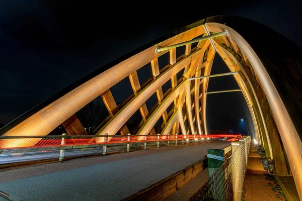 Eine Brücke Mit Goldenen Metallteilen Der Nacht — Stockfoto