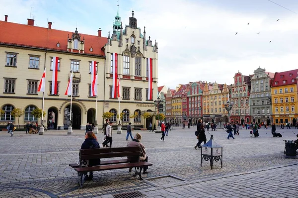 Wroclaw Polen 2013 Sitzende Und Spazierende Menschen Der Nähe Des — Stockfoto