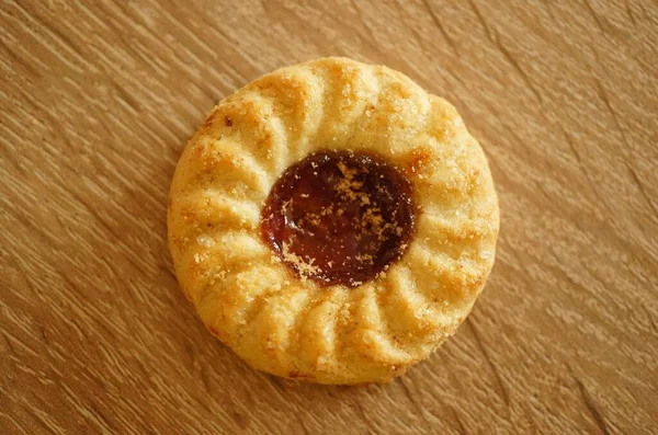 Gros Plan Délicieux Biscuit Avec Confiture Fruits Centre — Photo