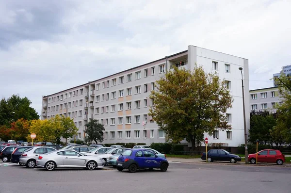 Poznan Polen September 2013 Mehrfamilienhäuser Und Geparkte Autos Gebiet Piastowskie — Stockfoto