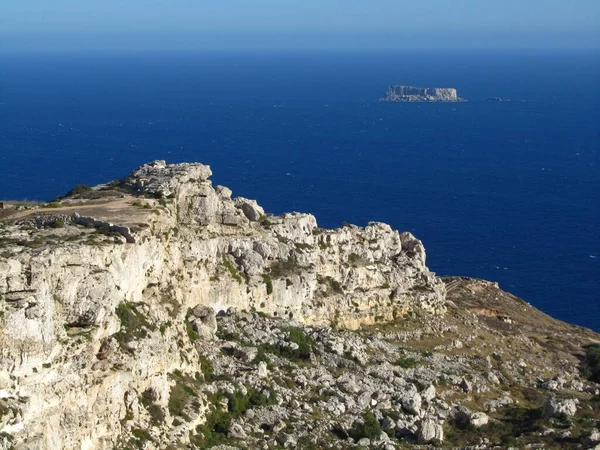 Vacker Natur Klippiga Klippor Vid Kusten Filfla Malta — Stockfoto