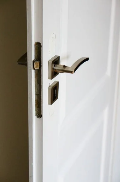 Вибірковий Фокус Вертикальний Знімок Сучасного Doorknob — стокове фото