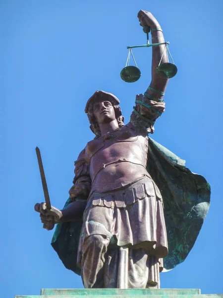 Plano Vertical Una Estatua Masculina Florencia Italia —  Fotos de Stock
