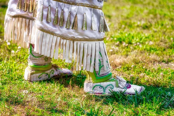 Close Traje Festivo Com Colcha Têxtil — Fotografia de Stock