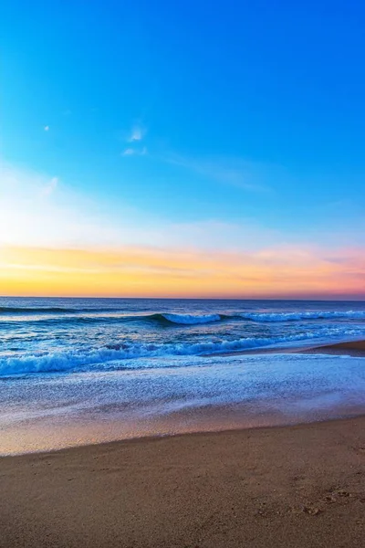 Вертикальный Снимок Северного Входного Пляжа Ясным Голубым Небом — стоковое фото