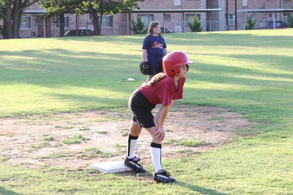 Memphis Egyesült Államok Június 2006 Lány Softball Játékos Bázis Vár — Stock Fotó