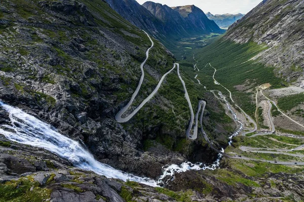 Estrada Trollstigen Noruega Com Muitos Grampos Cabelo Localizado Perto Andalsnes — Fotografia de Stock