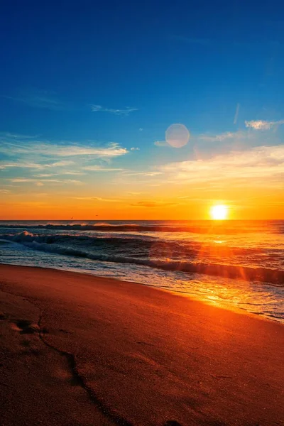 Вертикальный Снимок Северного Входного Пляжа Рассвете Голубым Небом — стоковое фото